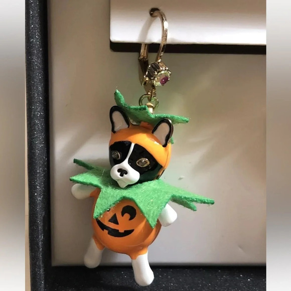 BETSEY JOHNSON Halloween Mismatched Dog in a Pumpkin & Sparkly Bone Earrings NWT - Picture 6 of 6